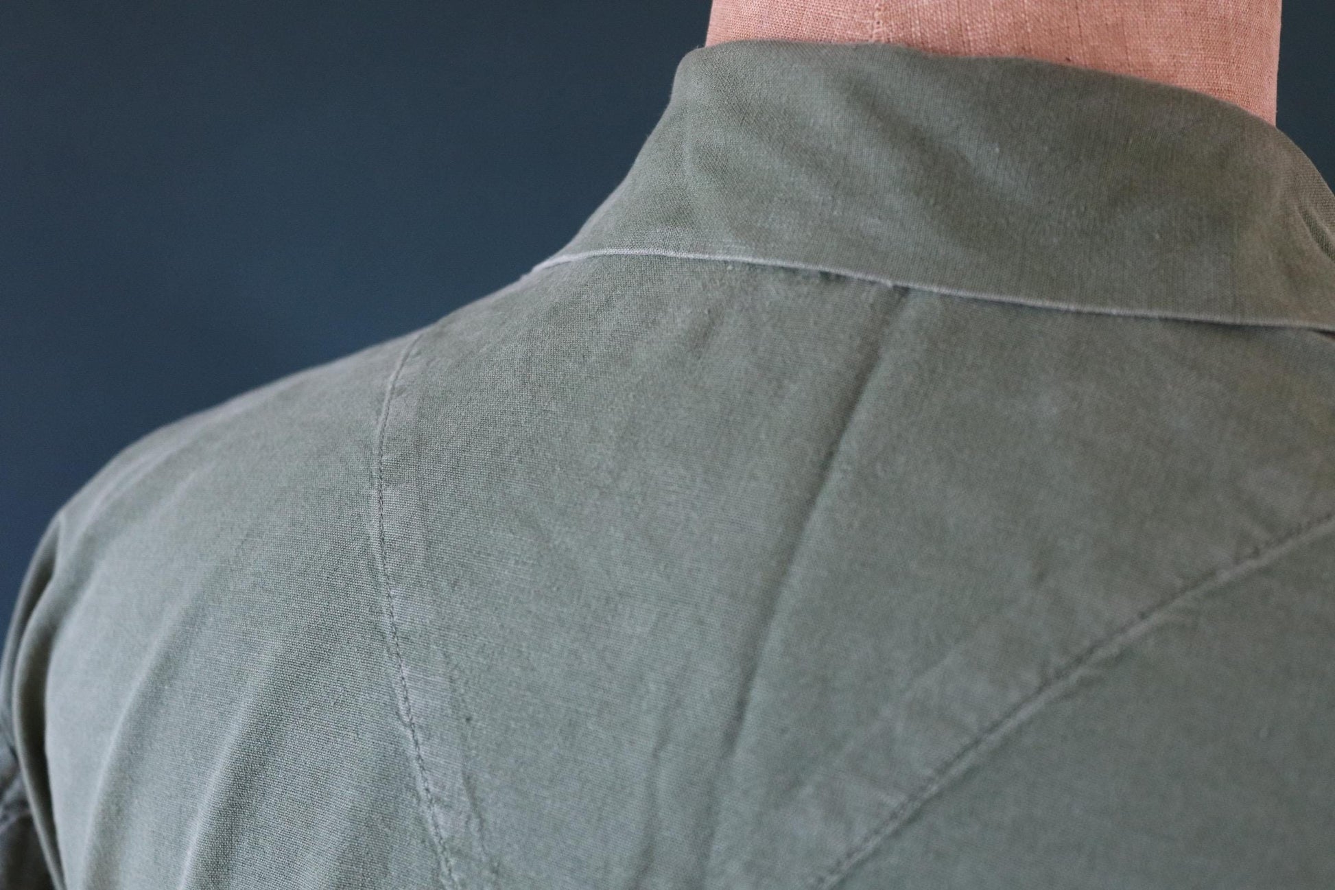 Vintage 1970s Swedish army shirt - M59 - military workwear - fältskjorta - green cotton smock - 48” chest