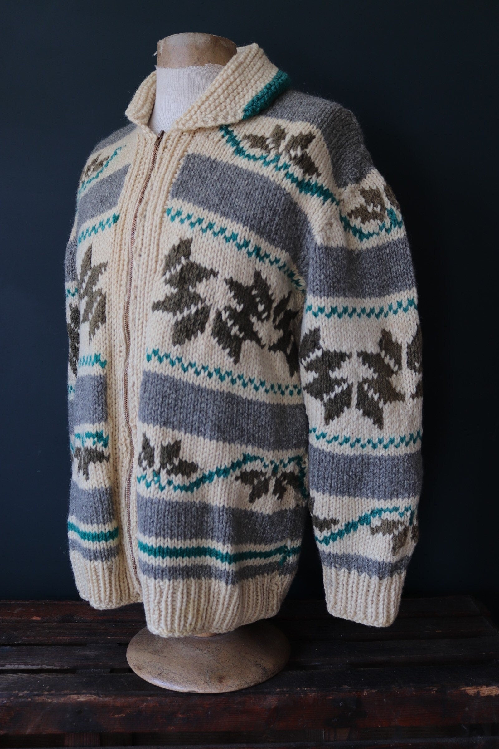 Vintage 1960s hand knitted wool cowichan sweater cardigan jumper knit snowflake cream grey green shawl collar 42” chest