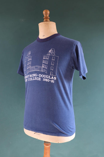 Vintage 1980s 80s t shirt navy blue poly cotton college school sports sportswear 38” chest