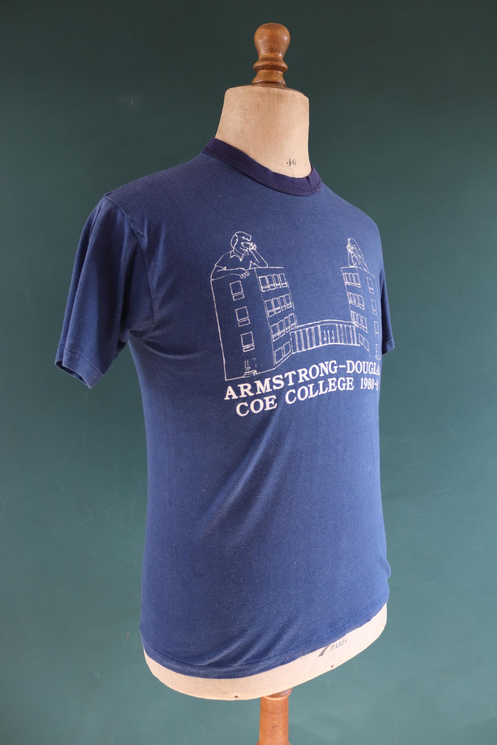 Vintage 1980s 80s t shirt navy blue poly cotton college school sports sportswear 38” chest