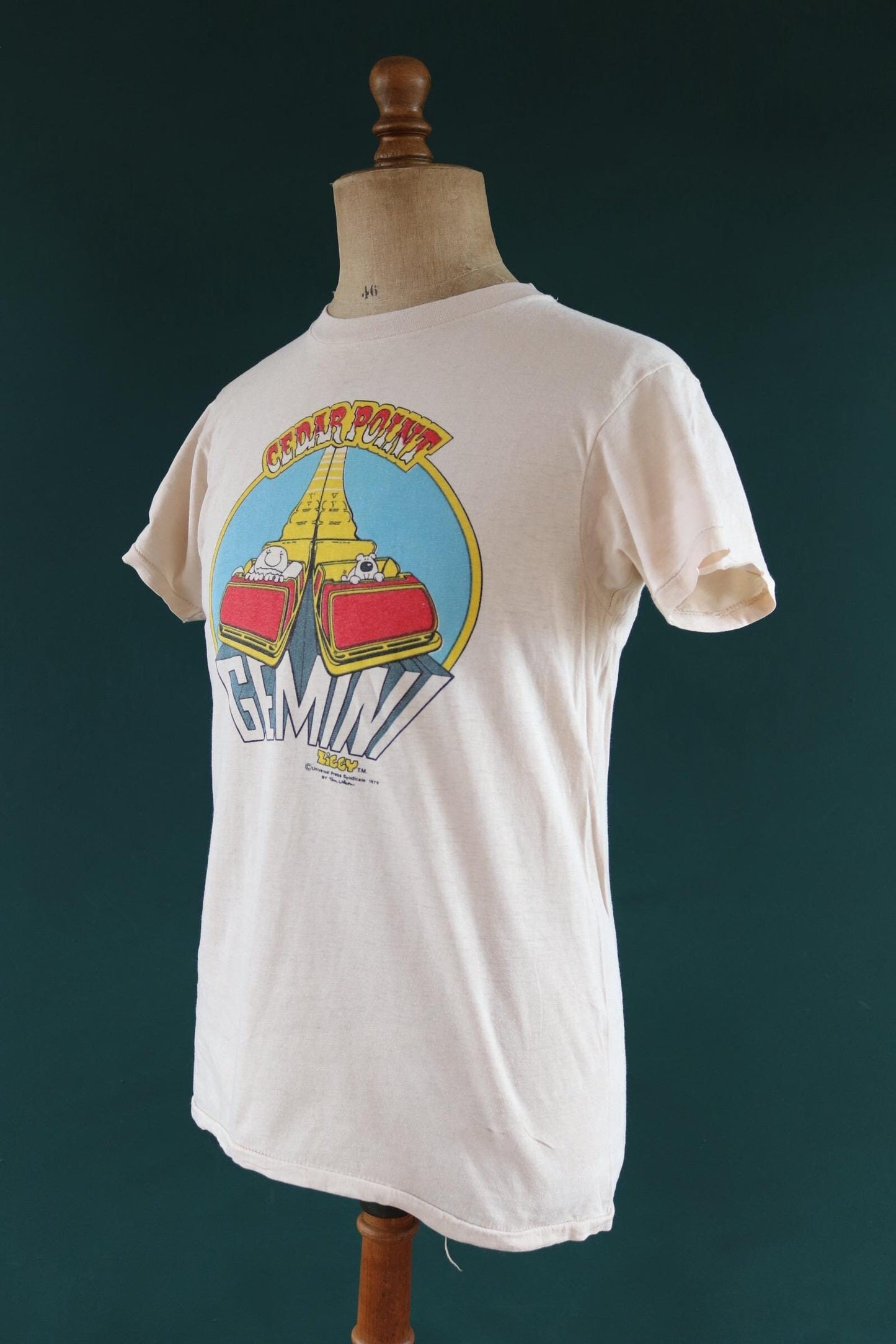 Vintage 1970s 70s cream beige Ziggy Tom Wilson cotton print sports sportswear t shirt 40” chest cartoon character Cedar Point theme park USA