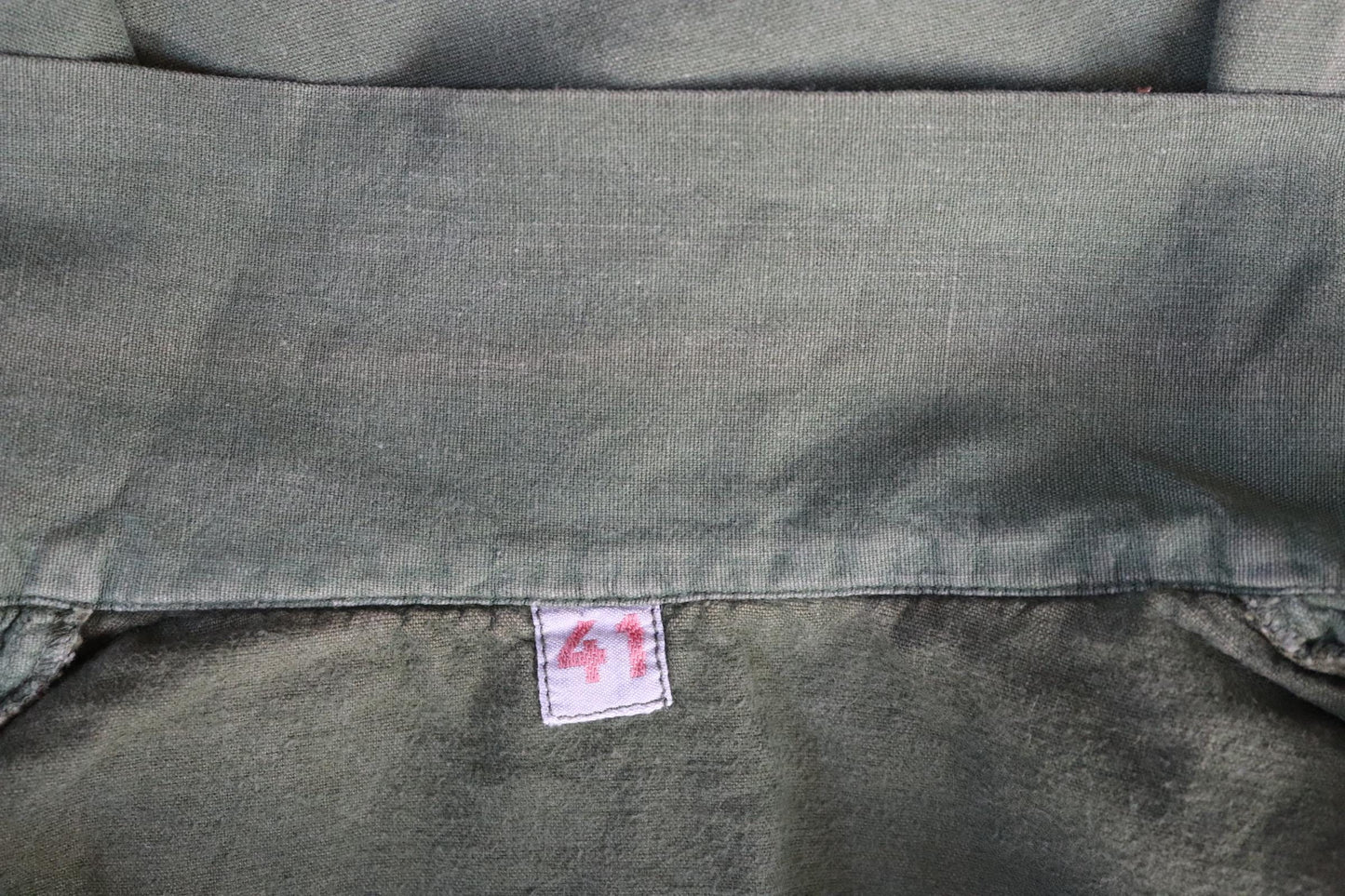 Vintage 1970s Swedish military workwear shirt - M59 - fältskjorta - green cotton army smock - 47” chest