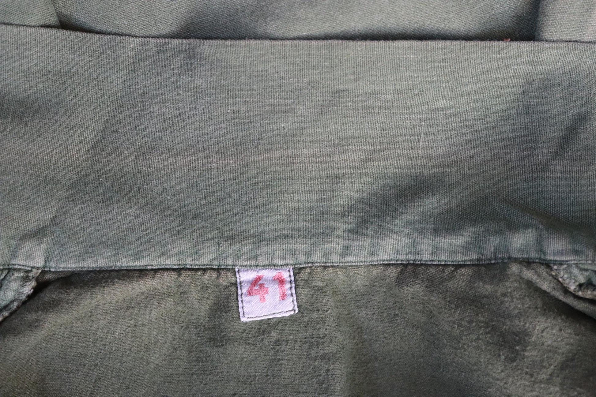 Vintage 1970s Swedish military workwear shirt - M59 - fältskjorta - green cotton army smock - 47” chest