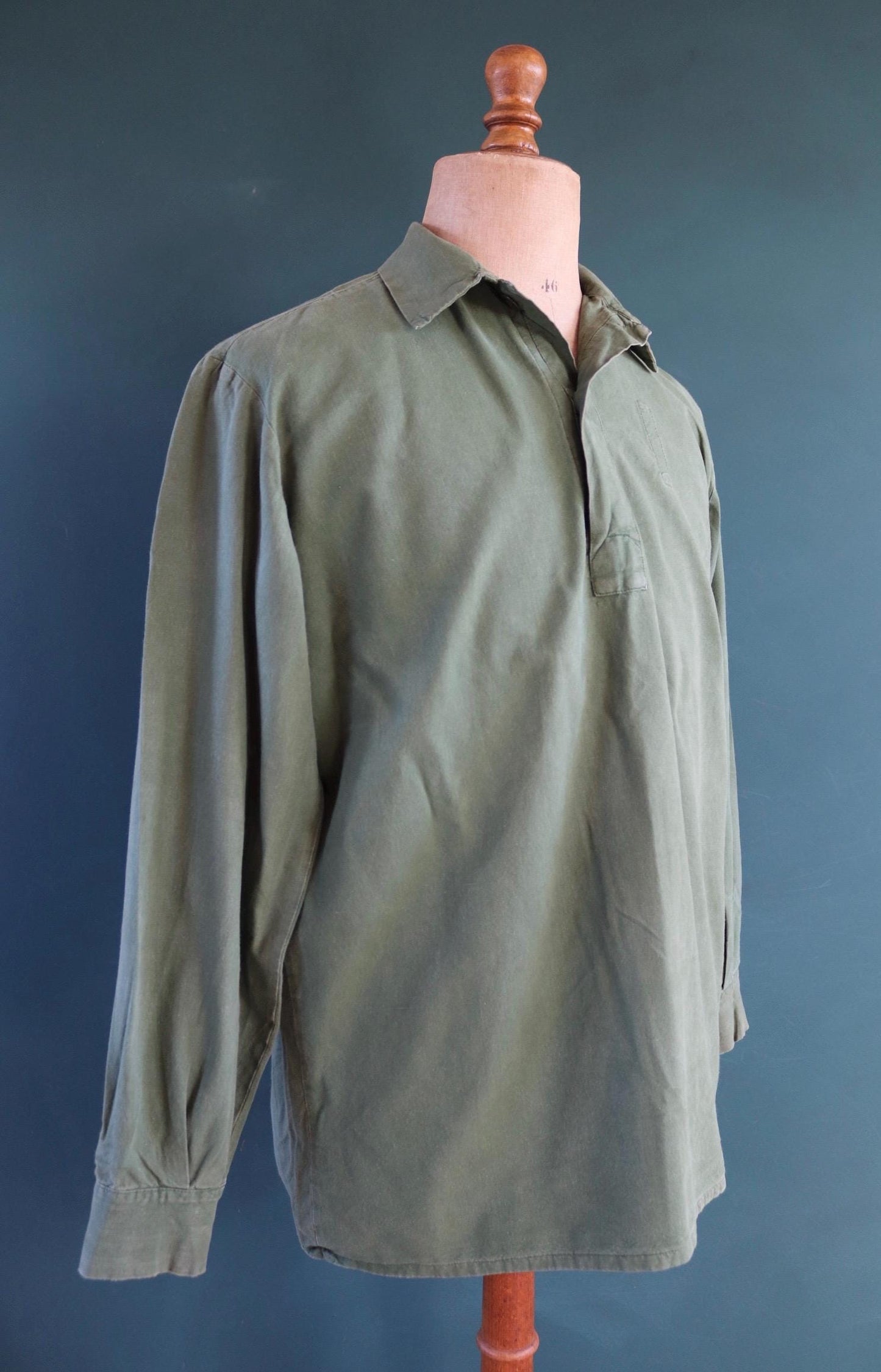 Vintage 1970s Swedish military workwear shirt - M59 - fältskjorta - green cotton army smock - 47” chest