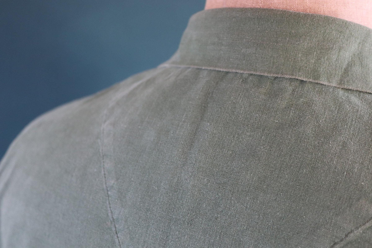 Vintage 1970s Swedish military workwear shirt - M59 - fältskjorta - green cotton army smock - 47” chest