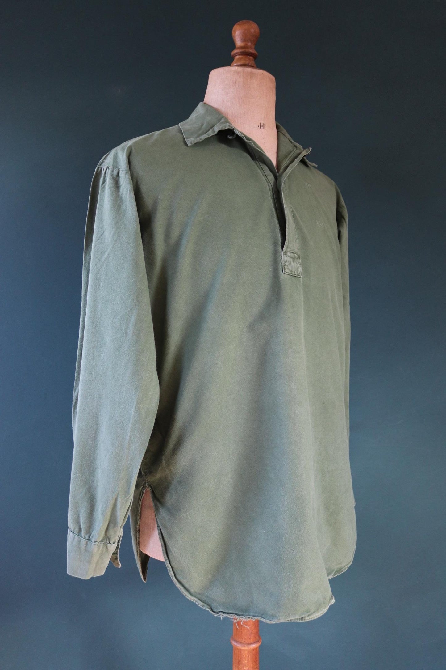 Vintage 1970s Swedish army shirt - M59 - military workwear - fältskjorta - green cotton smock - 48” chest