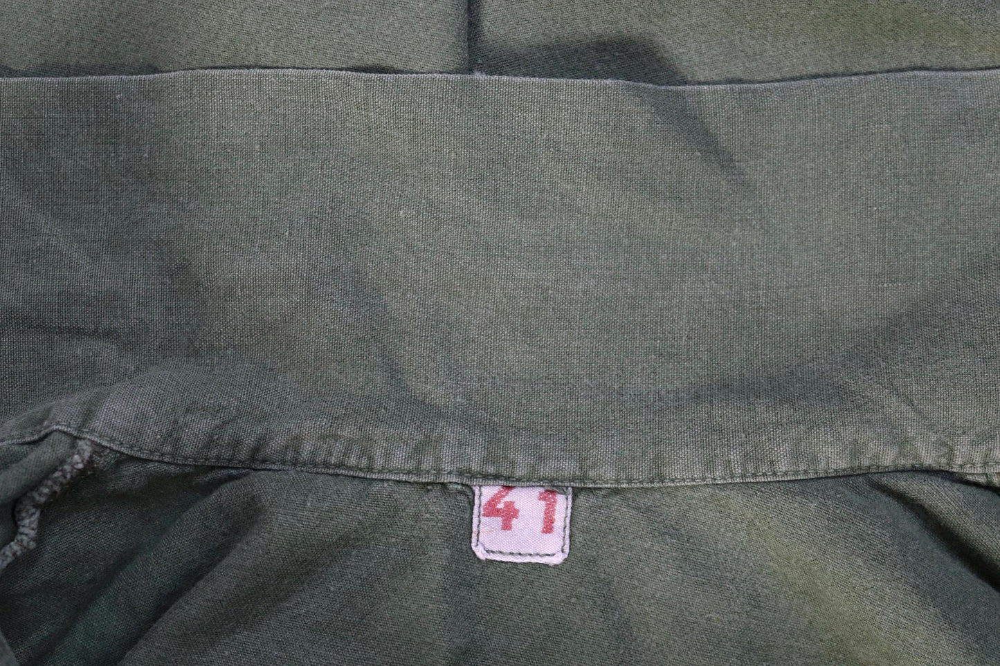 Vintage 1970s Swedish army shirt - M59 - military workwear - fältskjorta - green cotton smock - 48” chest