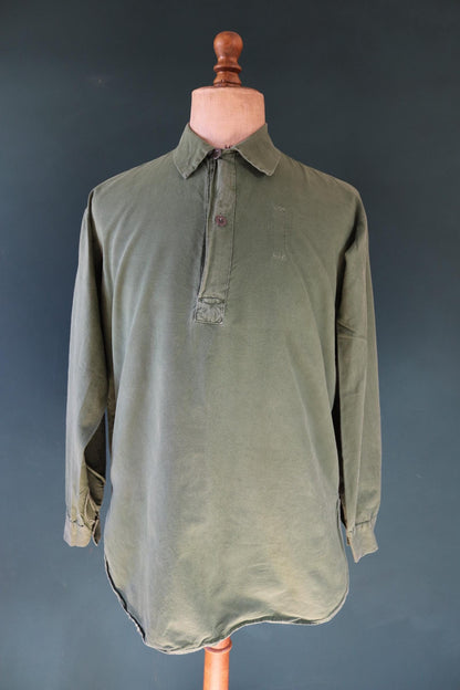 Vintage 1970s Swedish army shirt - M59 - military workwear - fältskjorta - green cotton smock - 48” chest