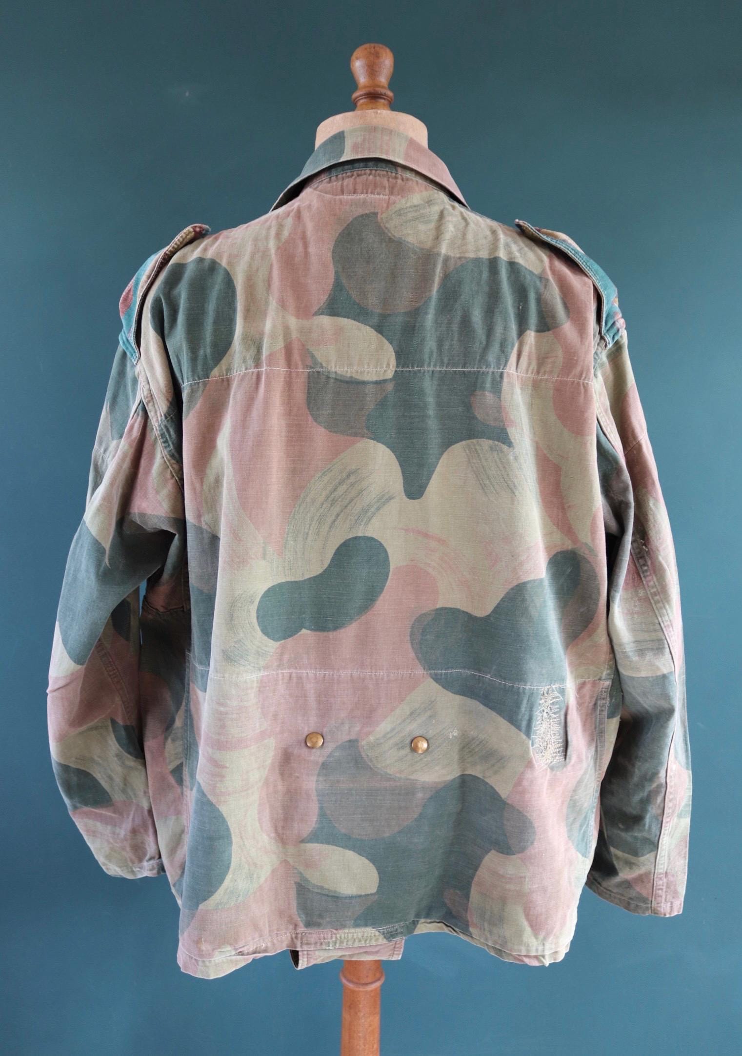 Vintage 1950s Belgian paratrooper smock - military anorak - moon and balls camouflage - 56” chest