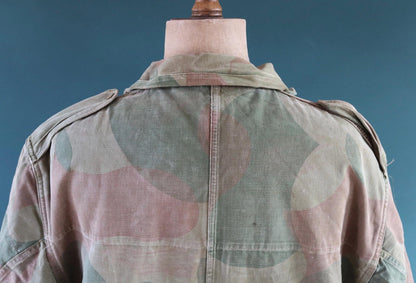 Vintage 1960s Belgian paratrooper smock - military anorak - moon and balls camouflage - 55” chest