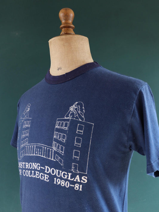 Vintage 1980s 80s t shirt navy blue poly cotton college school sports sportswear 38” chest