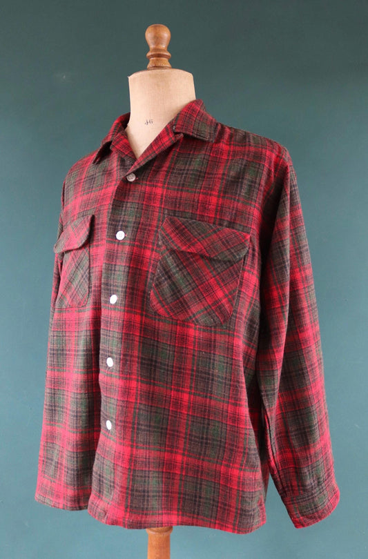 Vintage 1960s wool shirt red green plaid 50” chest loop collar