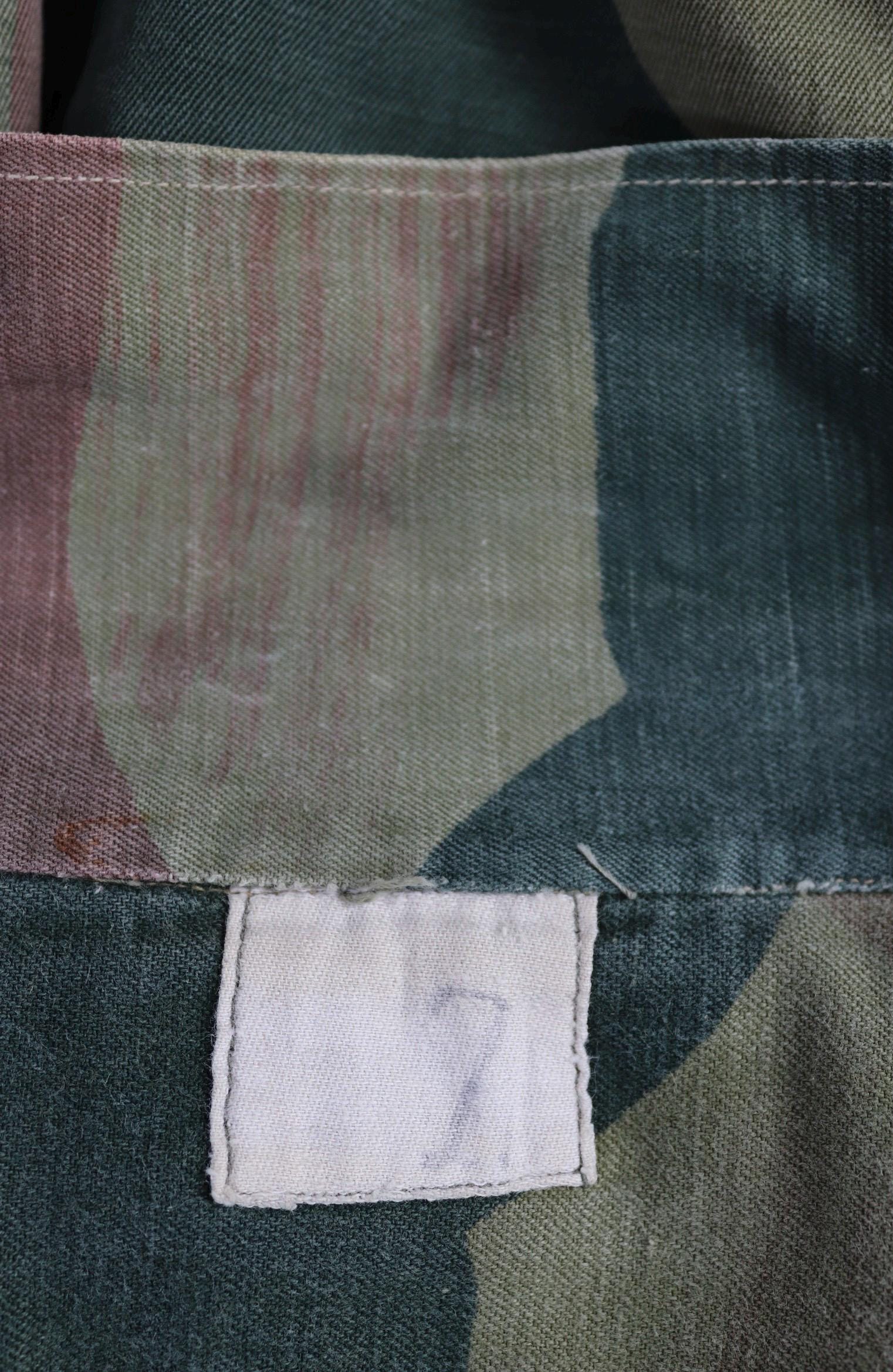 Vintage 1950s Belgian paratrooper smock - military anorak - moon and balls camouflage - 56” chest