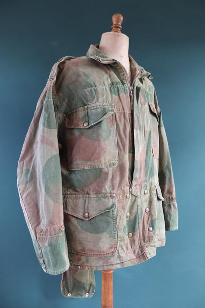 Vintage 1960s Belgian paratrooper smock - military anorak - moon and balls camouflage - 55” chest
