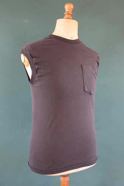 Vintage 1990s faded black pocket t shirt - sleeveless vest top - 38” chest