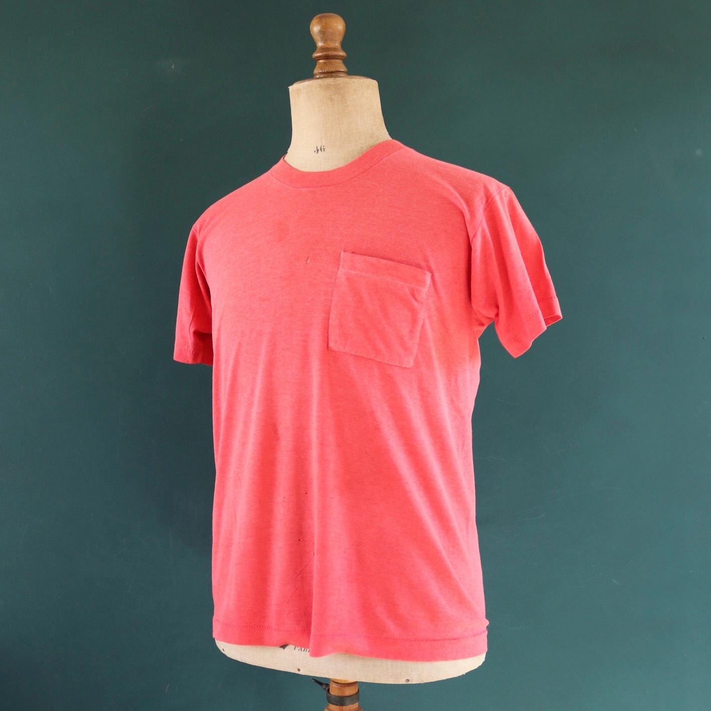 Vintage 1980s faded red t shirt - pocket tee - 41” chest