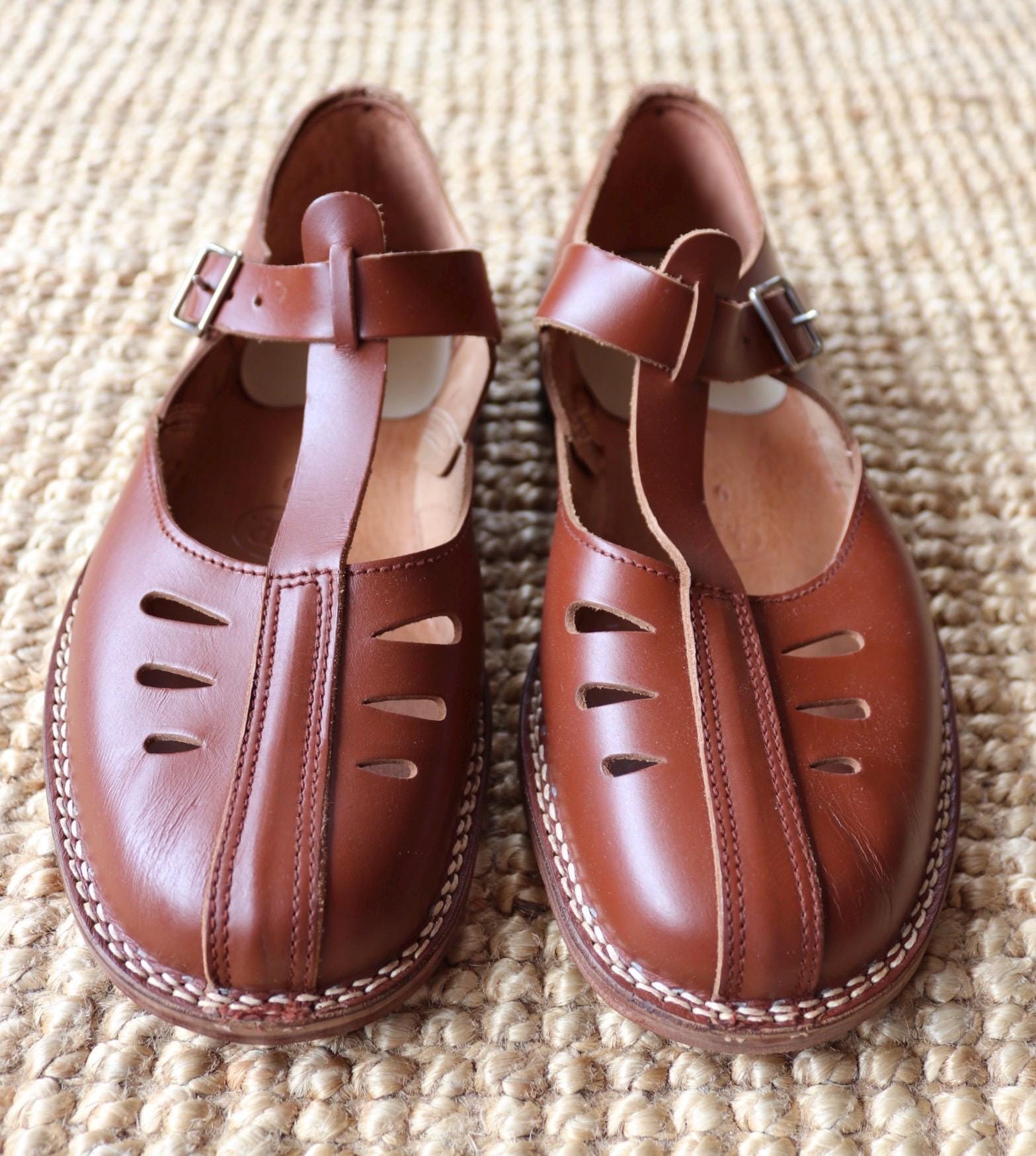 Vintage 1970s handmade brown leather sandals - t bar - deadstock Swedish shoes - size UK 7 EUR 40