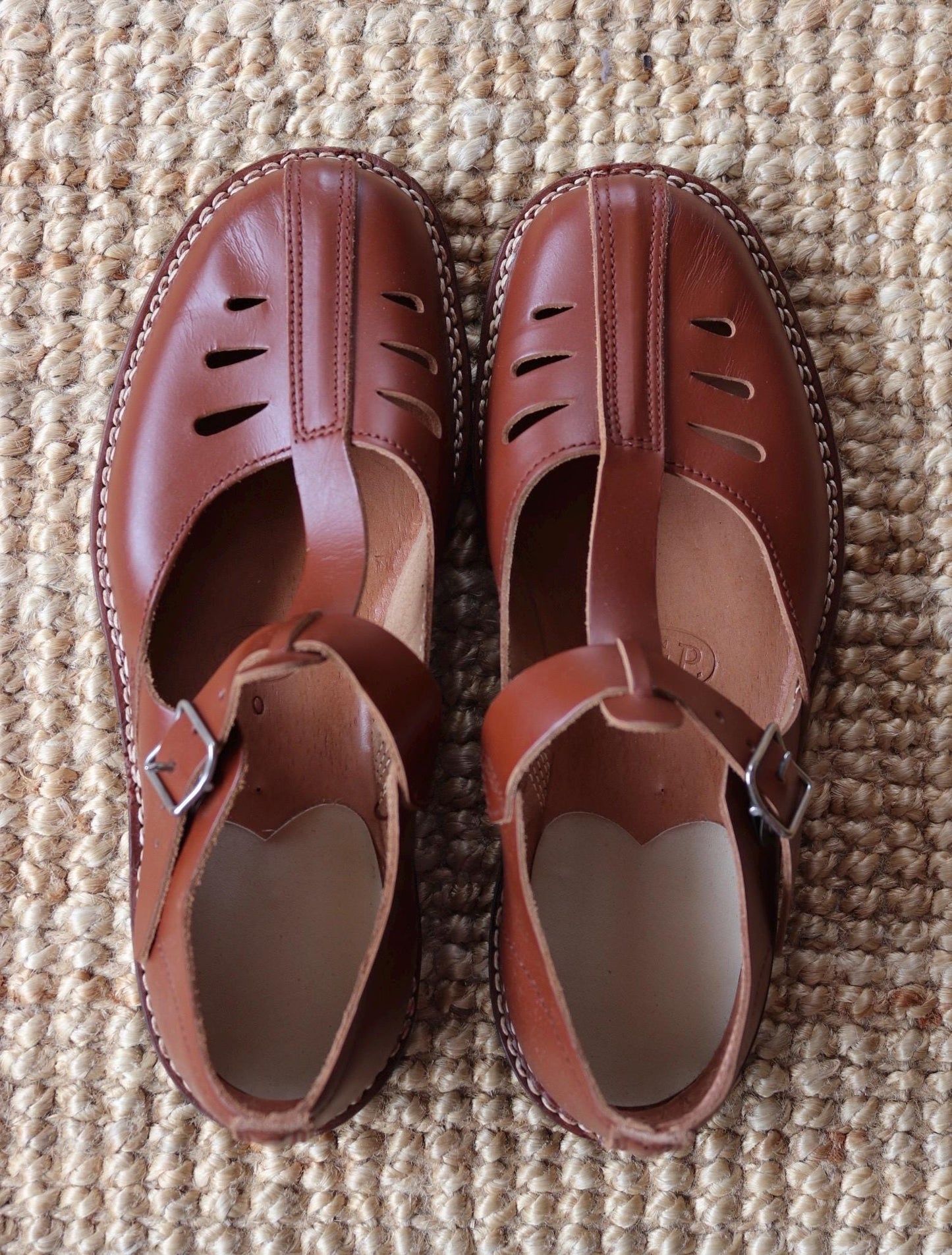 Vintage 1970s handmade brown leather sandals - t bar - deadstock Swedish shoes - size UK 7 EUR 40