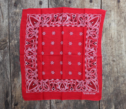 Vintage 1950s 60s red bandana - printed pocket square - colourfast cotton workwear neckerchief - RN 14193