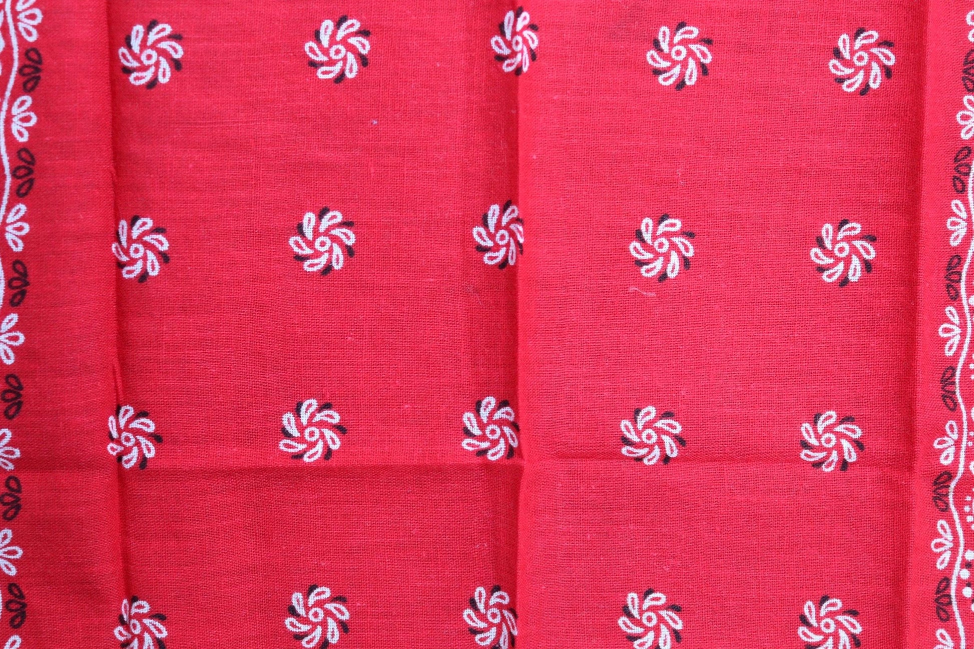 Vintage 1950s 60s red bandana - printed pocket square - colourfast cotton workwear neckerchief - RN 14193