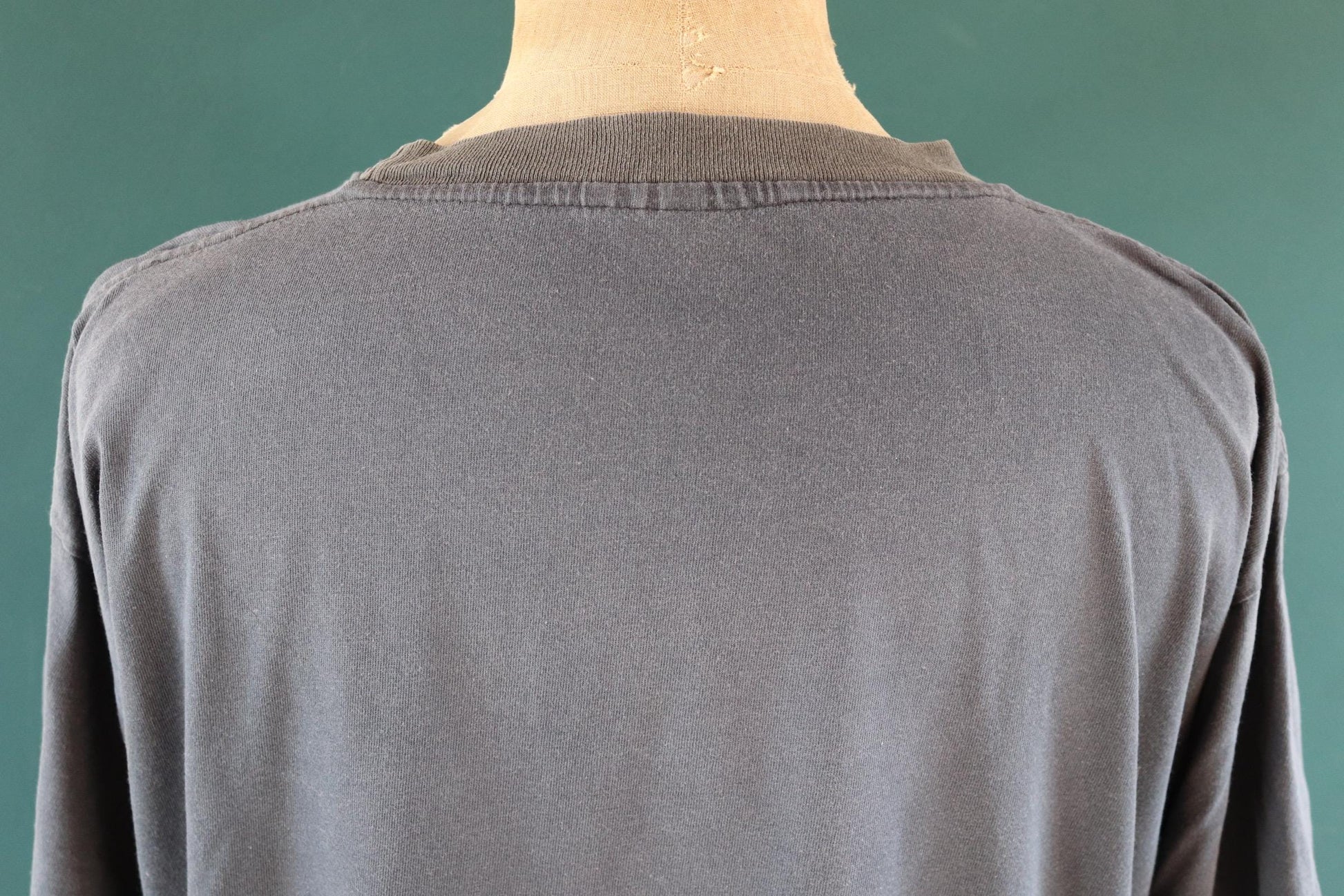 Vintage 1990s oversized t shirt - Calgary Canada - cow skull design - faded black - 48” chest