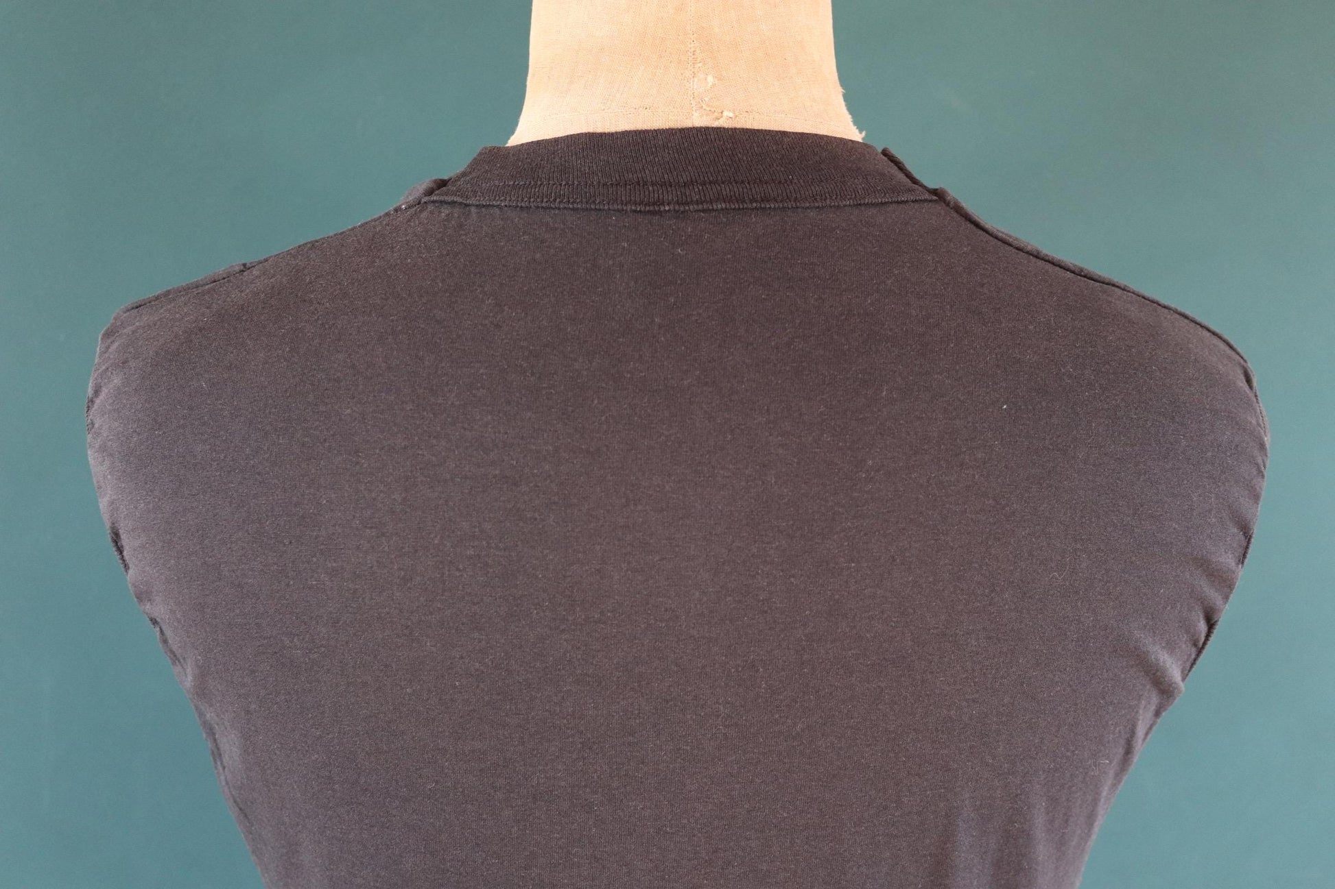 Vintage 1990s faded black pocket t shirt - sleeveless vest top - 38” chest