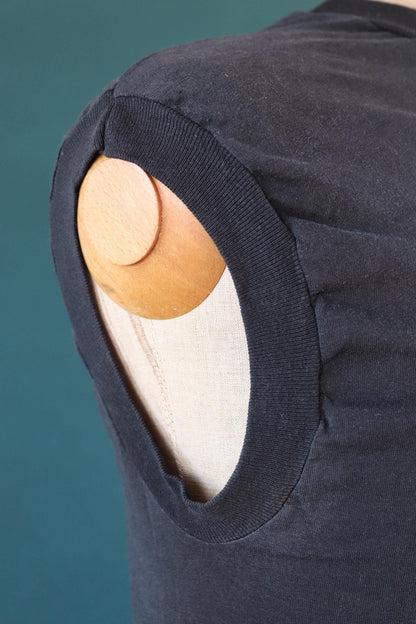 Vintage 1990s faded black pocket t shirt - sleeveless vest top - 38” chest