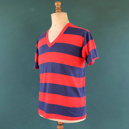 Vintage 1990s Munsingwear t shirt - v neck - red blue striped - 40” chest