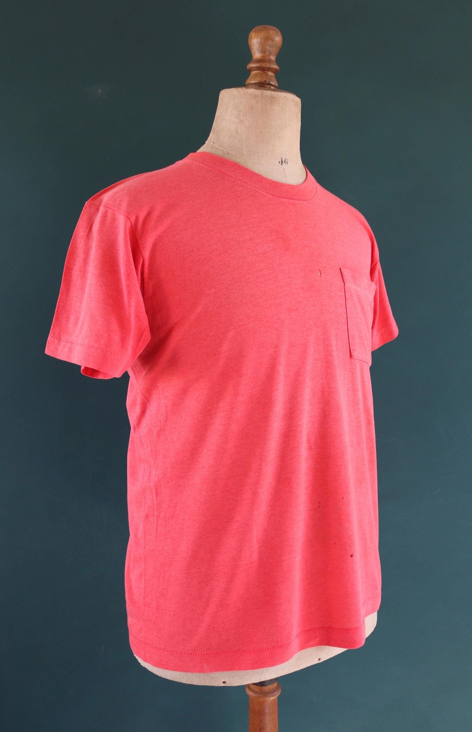 Vintage 1980s faded red t shirt - pocket tee - 41” chest