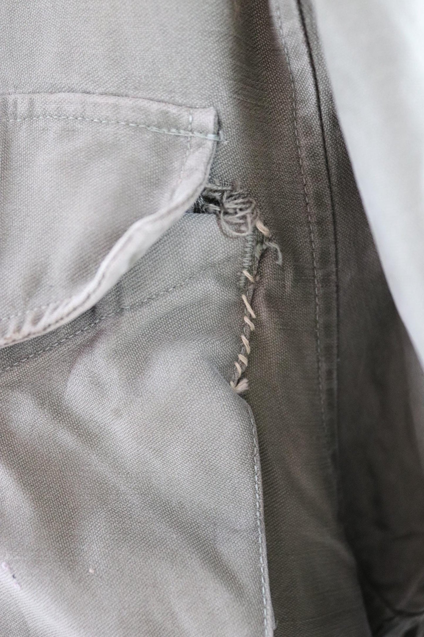 Vintage 1940s US army field jacket - M43 - green sateen cotton - 43” chest