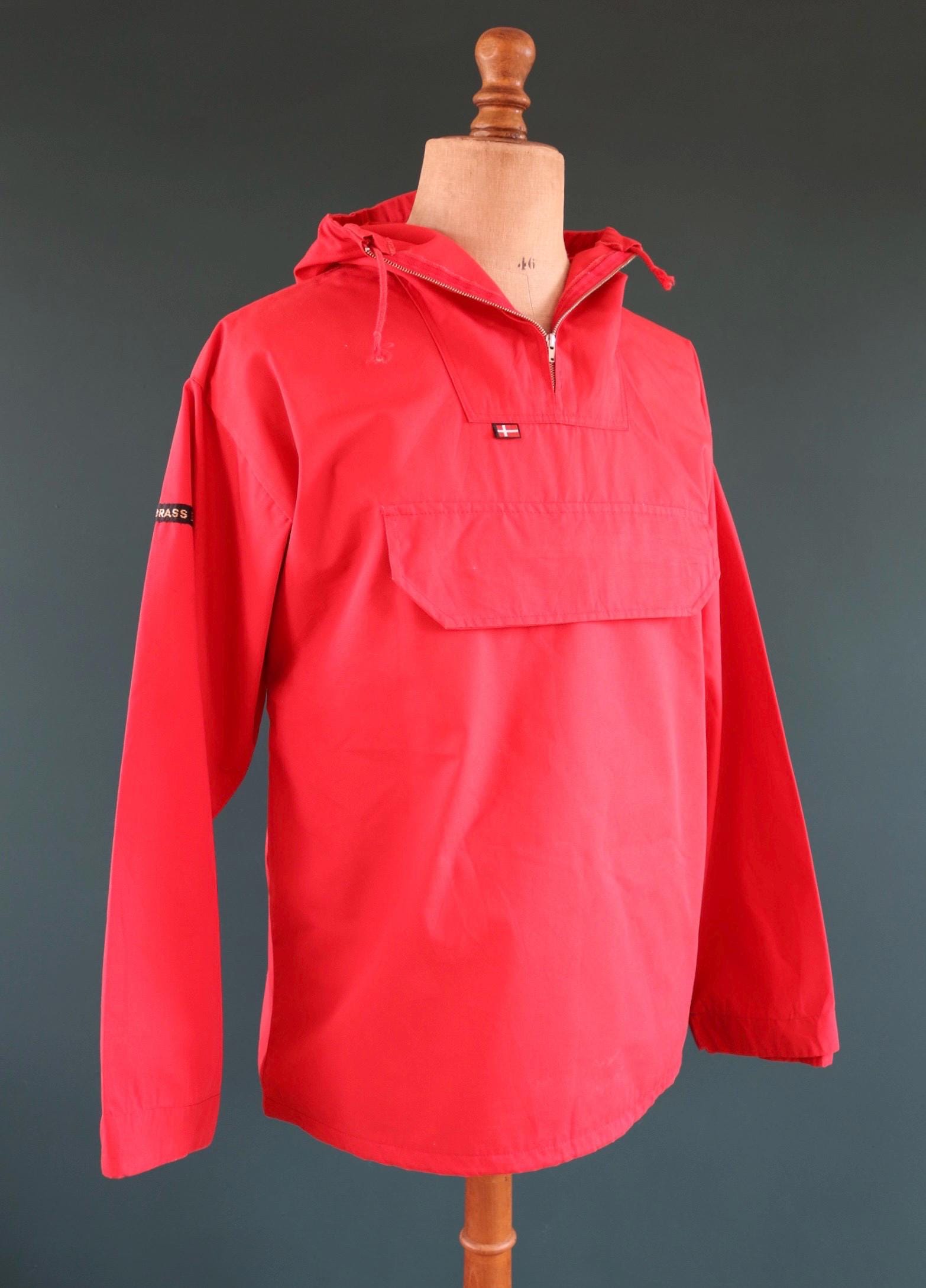 Vintage 1970s 80s red Danish smock - hiking anorak - 45” chest - for skiing or walking