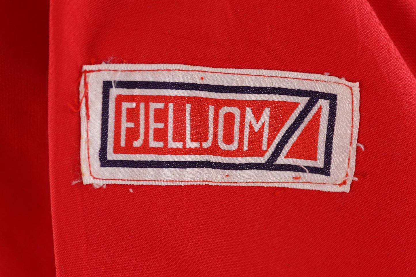 Vintage 1970s 80s red Norwegian smock - hiking anorak - 44” chest - fur trim hood - for skiing or walking