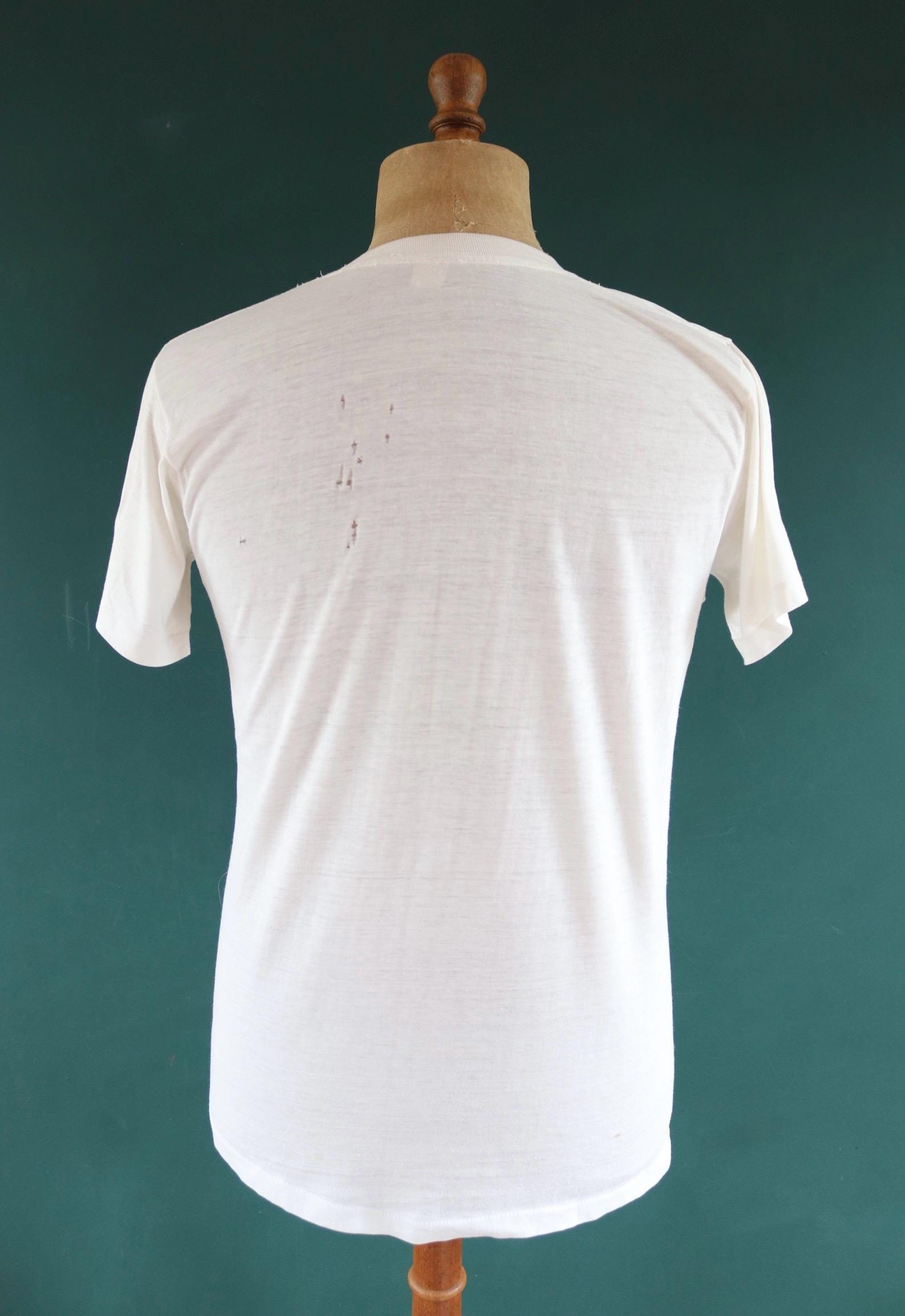 Vintage 1970s Fruit of the loom white t shirt - thrashed tee - coat of arms print - 40” chest