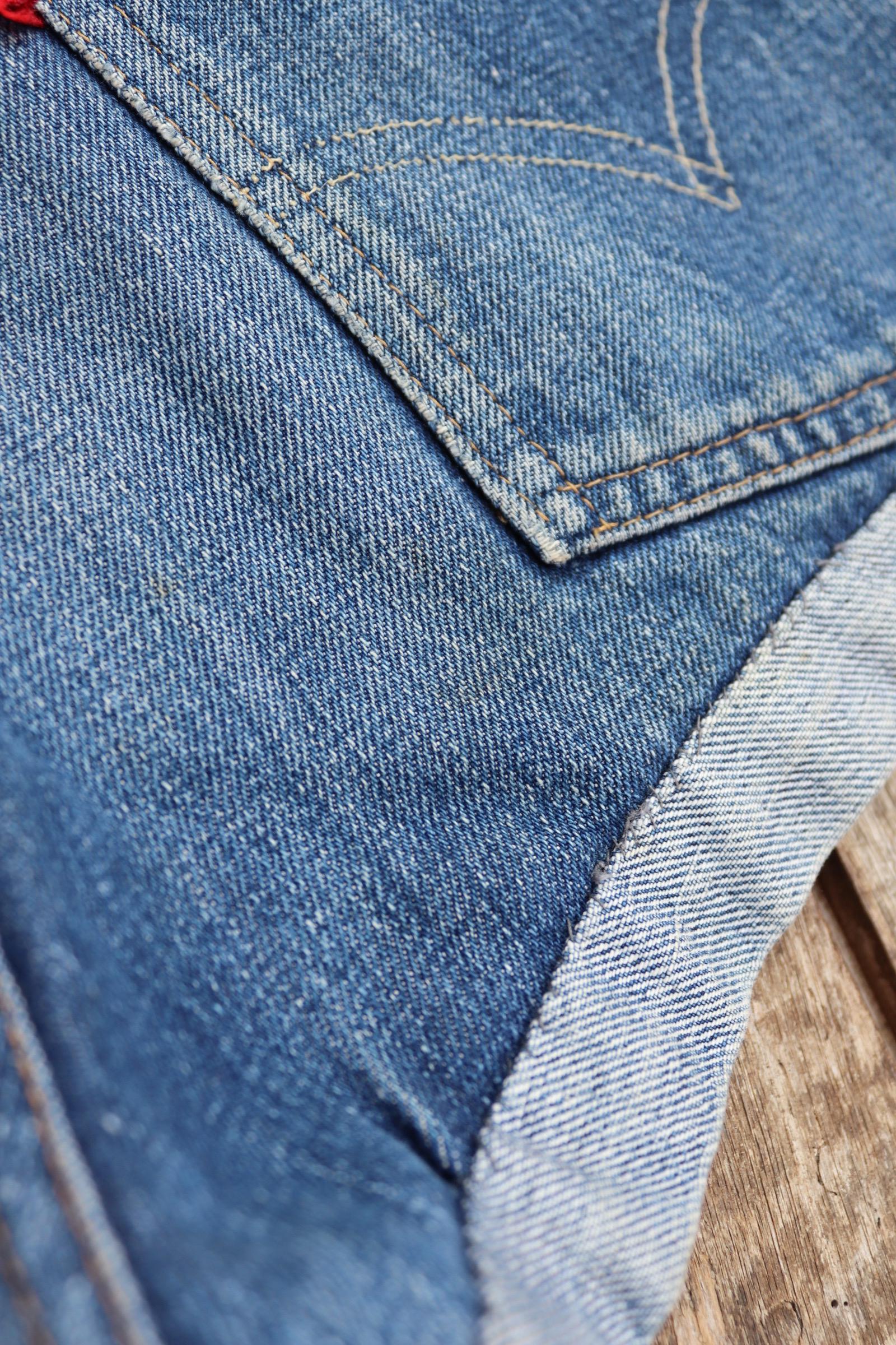 Vintage 1970s Levi’s selvedge denim jean shorts - big E - red tab - made in USA - 33” - Lightning zipper - made in USA