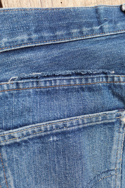 Vintage 1970s Levi’s selvedge denim jean shorts - big E - red tab - made in USA - 33” - Lightning zipper - made in USA