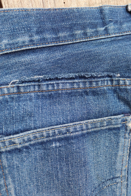 Vintage 1970s Levi’s selvedge denim jean shorts - big E - red tab - made in USA - 33” - Lightning zipper - made in USA