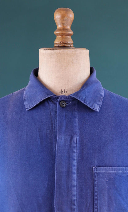 Vintage 1970s French blue workwear jacket - sun faded cotton twill - 46” chest - bleu de travail