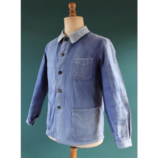 Vintage French blue workwear jacket - 1940s chore coat - 41” chest - sun faded - bleu de travail - blue cotton twill
