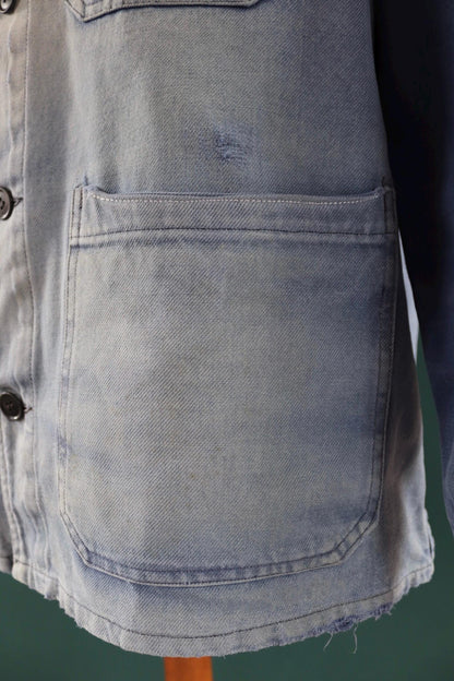 Vintage French blue workwear jacket - 1960s chore coat - 44” chest - bleu de travail - blue cotton twill - sun faded