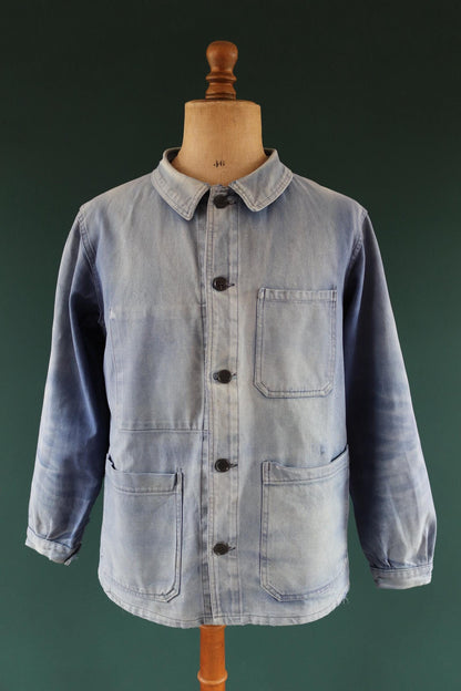 Vintage French blue workwear jacket - 1960s chore coat - 44” chest - bleu de travail - blue cotton twill - sun faded