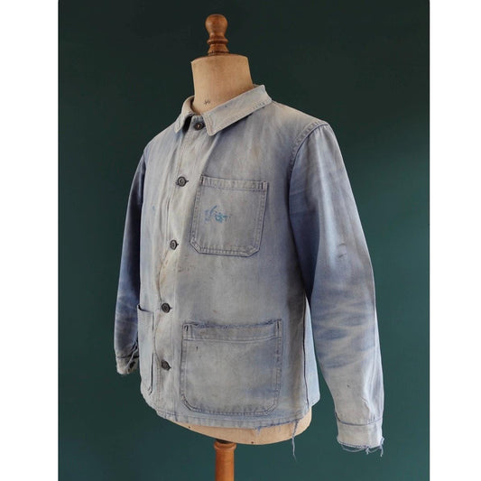Vintage French blue workwear jacket - 1960s chore coat - 44” chest - sun faded - bleu de travail - blue cotton twill