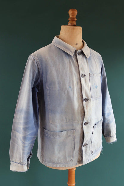 Vintage French blue workwear jacket - 1960s chore coat - 44” chest - sun faded - bleu de travail - blue cotton twill