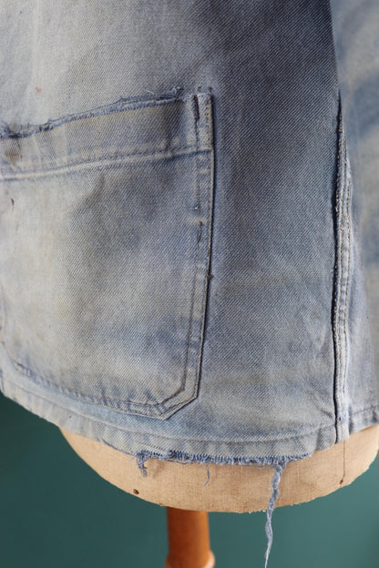 Vintage French blue workwear jacket - 1960s chore coat - 44” chest - sun faded - bleu de travail - blue cotton twill