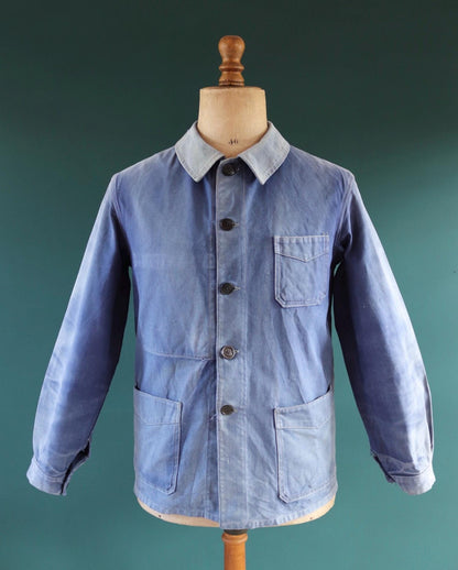 Vintage French blue workwear jacket - 1940s chore coat - 41” chest - sun faded - bleu de travail - blue cotton twill
