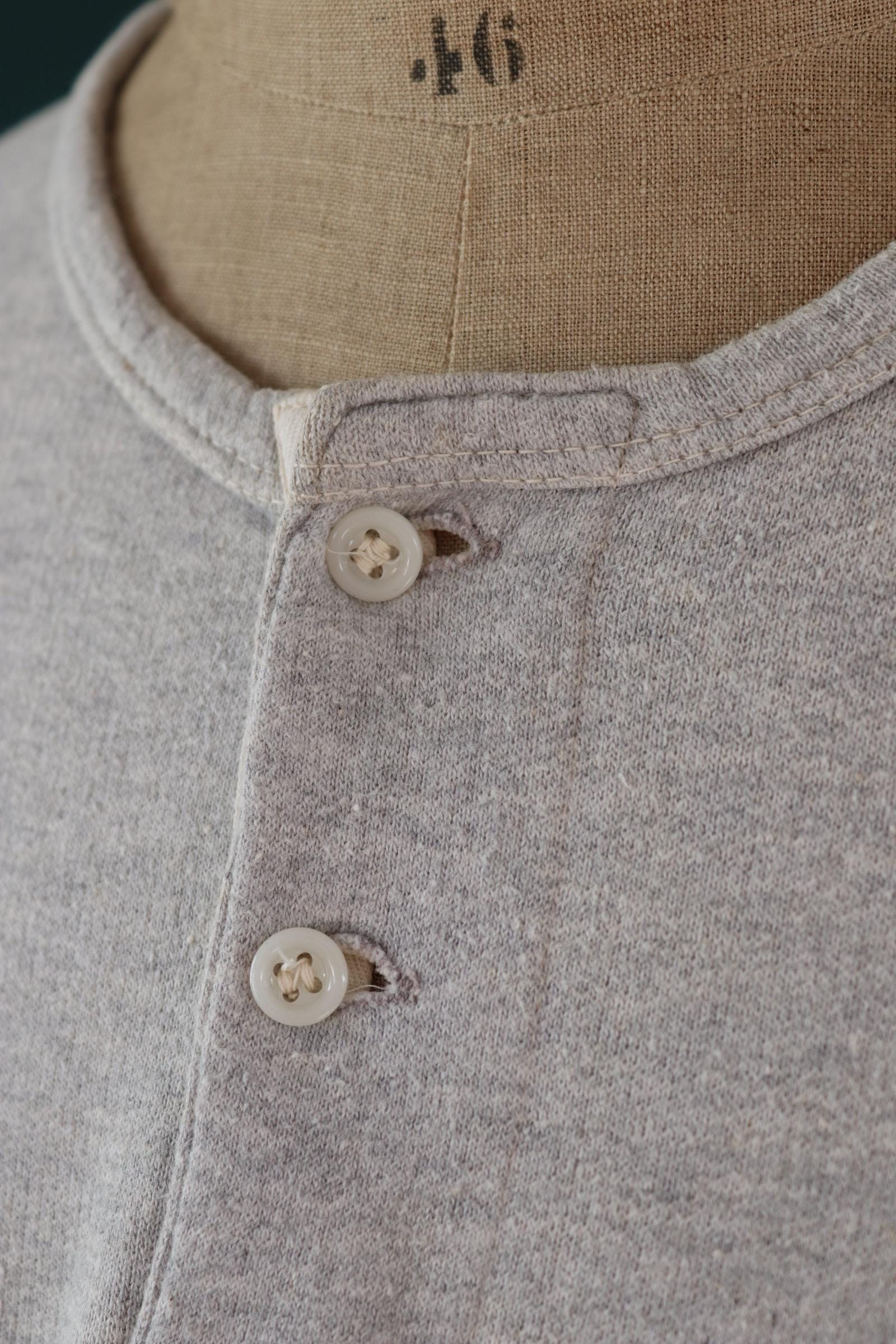 Vintage 1960s French military undershirt - army sweatshirt - Henley shirt - 43" chest
