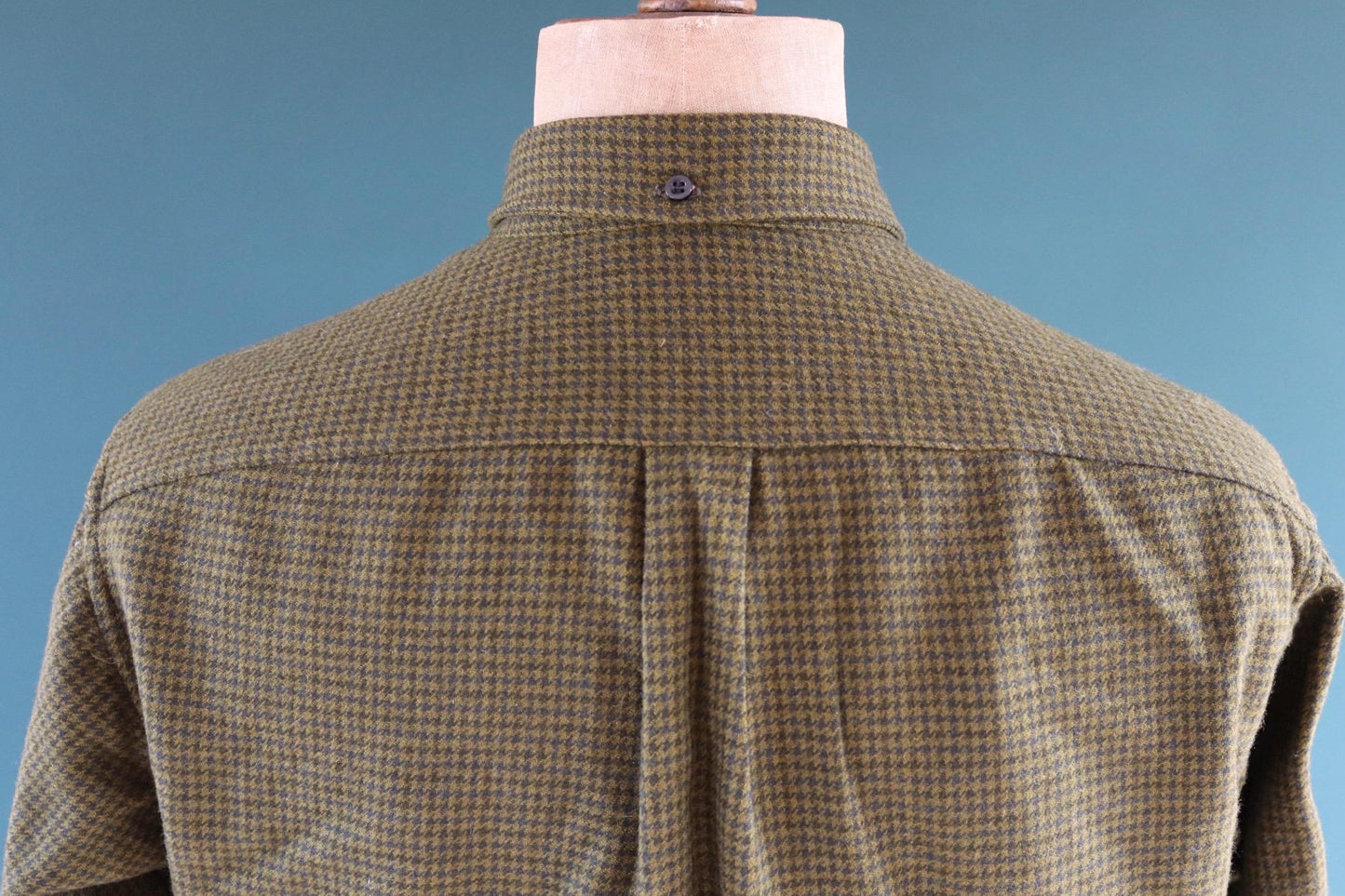 Vintage 1970s 80s Pendleton wool shirt - olive green dogtooth check - Ivy League style - 44” chest