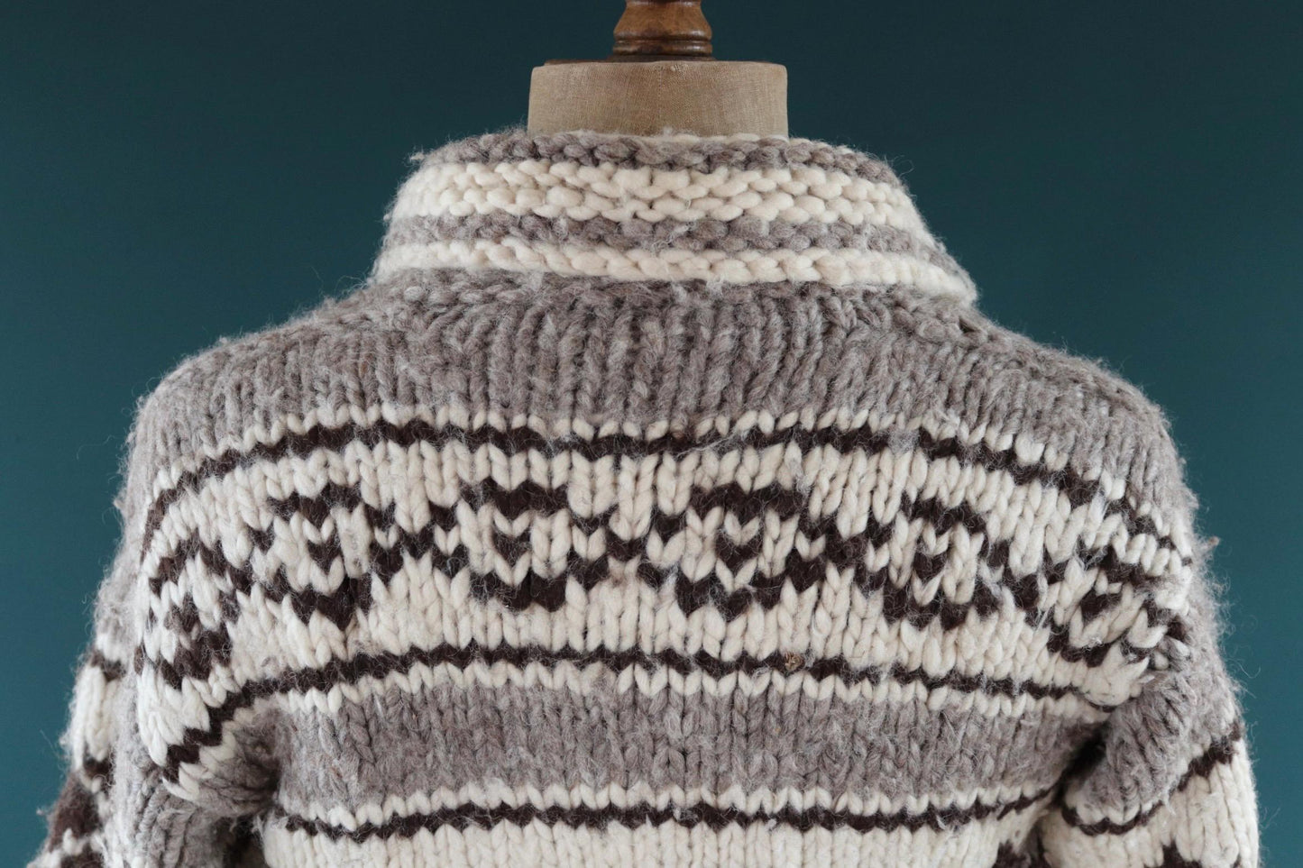 Vintage 1970s 80s Cowichan wool cardigan - hand knitted - chunky winter sweater - 40" chest