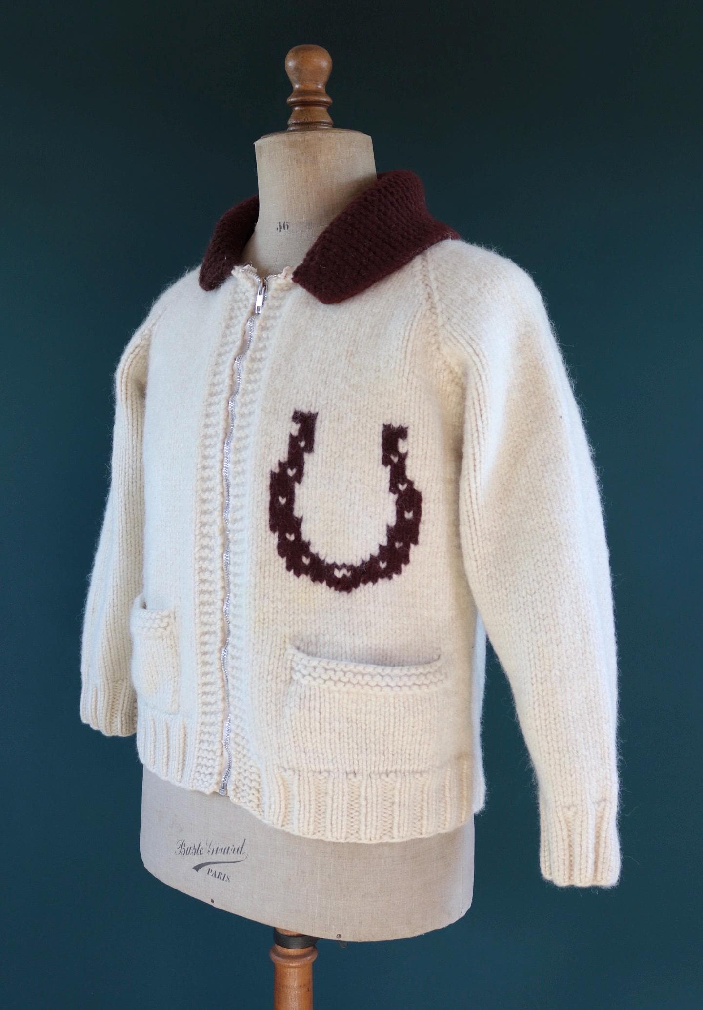 Vintage 1970s novelty hand knitted cardigan - horse design - Mary Maxim - cowichan sweater - 42” chest