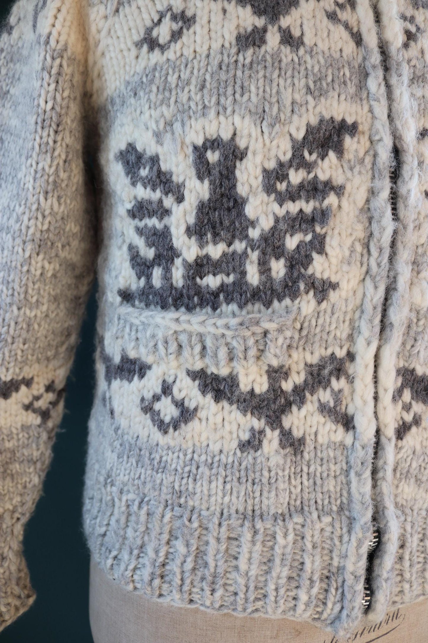 Vintage 1980s Tuak cowichan sweater - chunky wool cardigan - hand knitted jumper - Thunderbird design - 36” chest