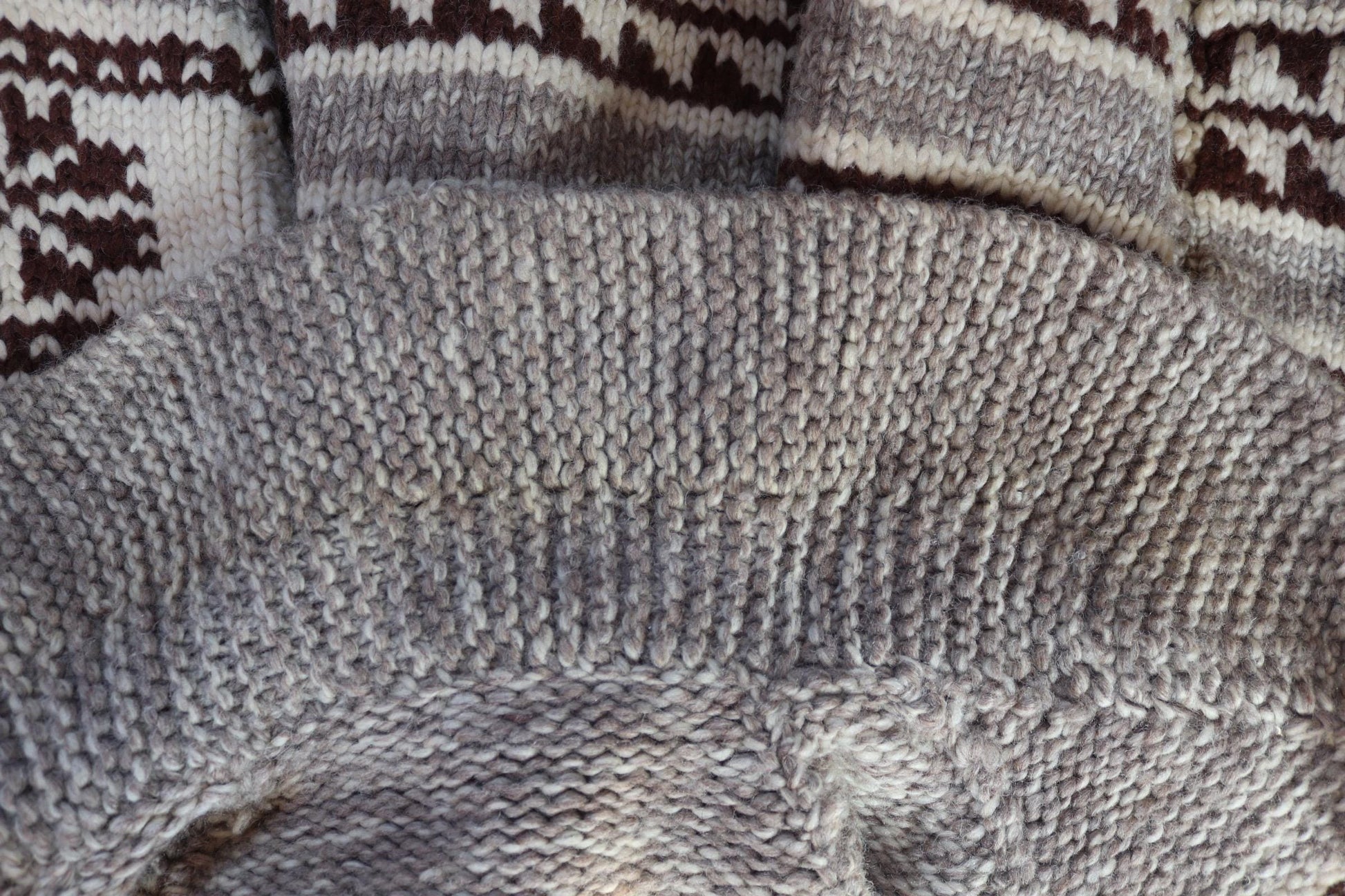 Vintage 1970s cowichan sweater - chunky wool cardigan - hand knitted jumper - snowflake design - 40” chest